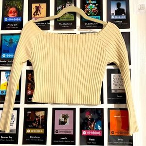 Off-Shoulders Long sleeve Crop top
